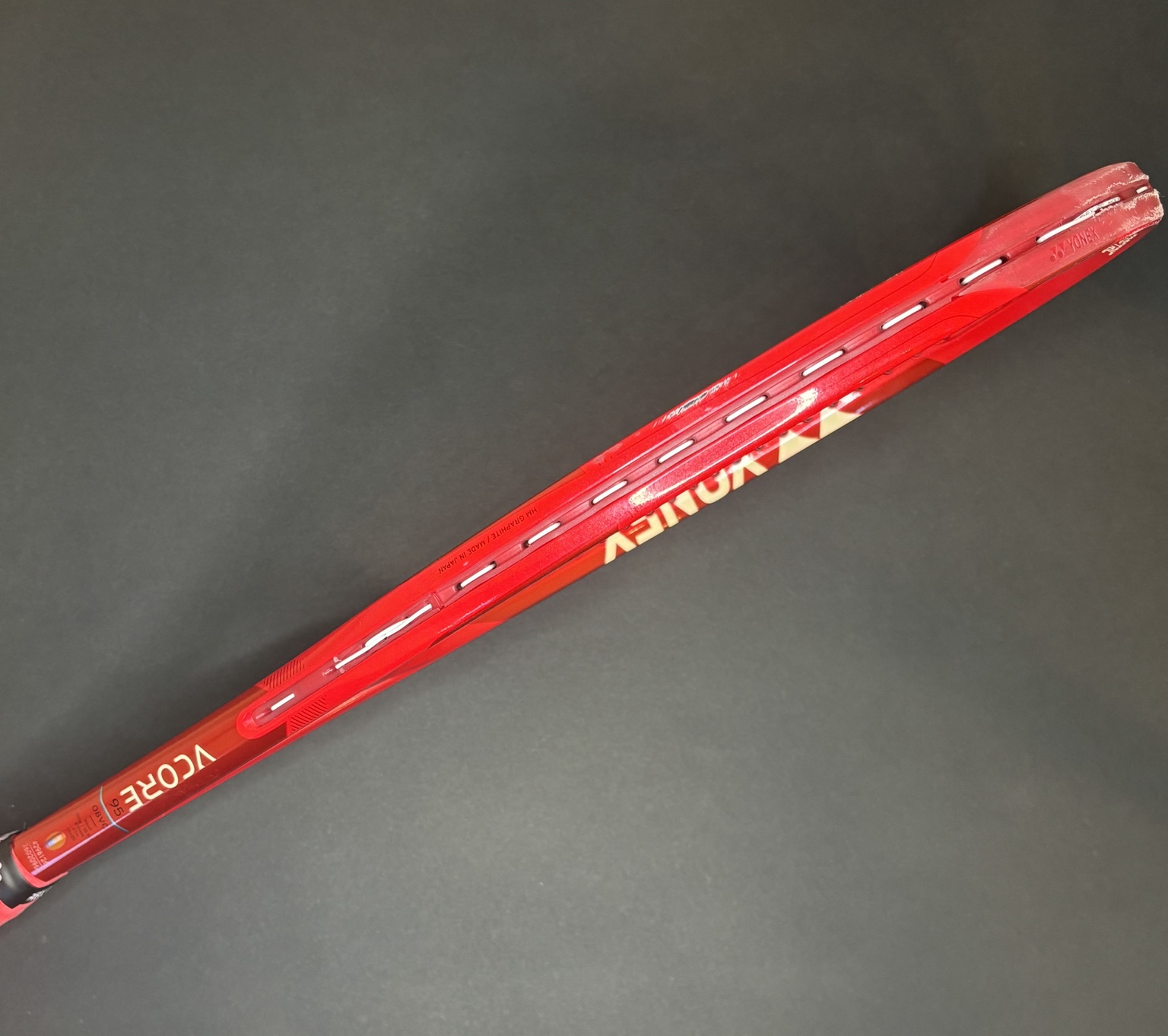 Yonex VCORE 95 frame profile side B