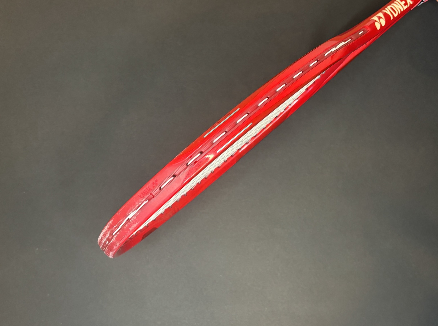 Yonex VCORE 95 bumper and grommet condition side B